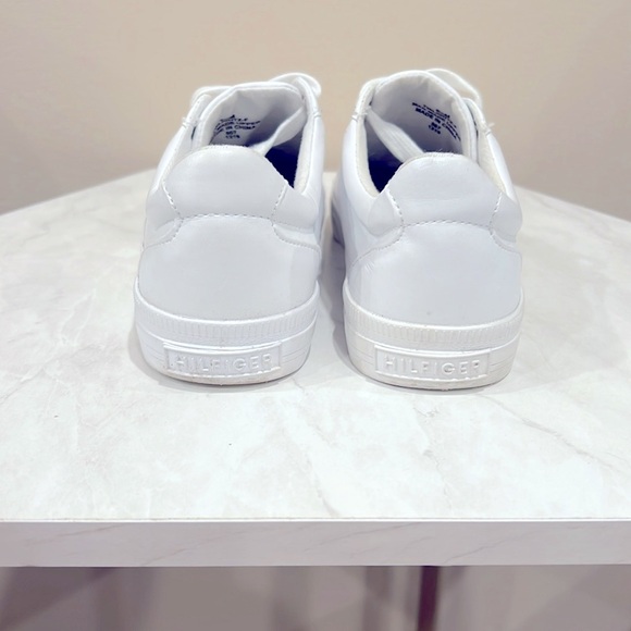 🔥Tommy Hilfiger White Sneakers with Red and Blue Stripes🔥 - Picture 3 of 4